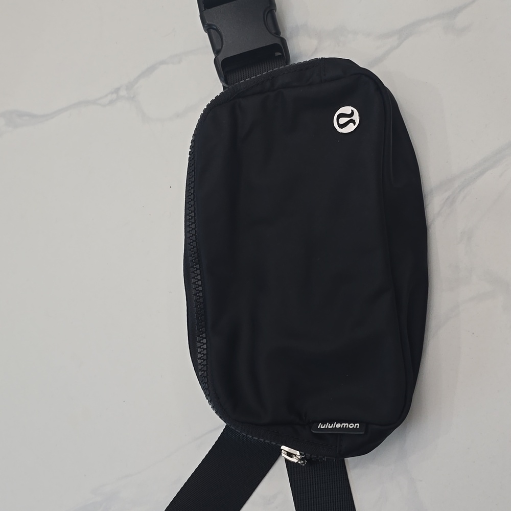 Lululemon everywhere bag 1L